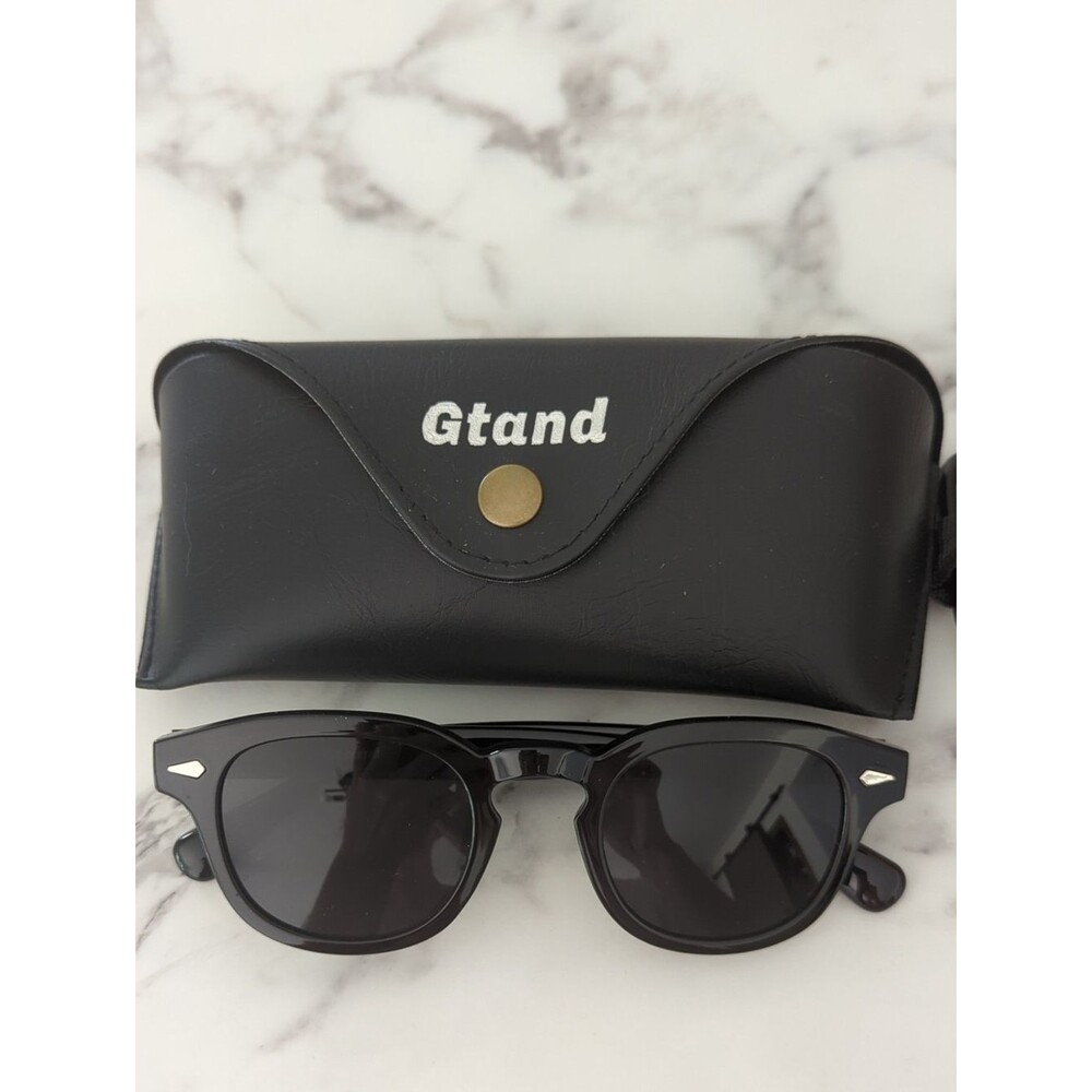 Woman's Retro Sunglasses